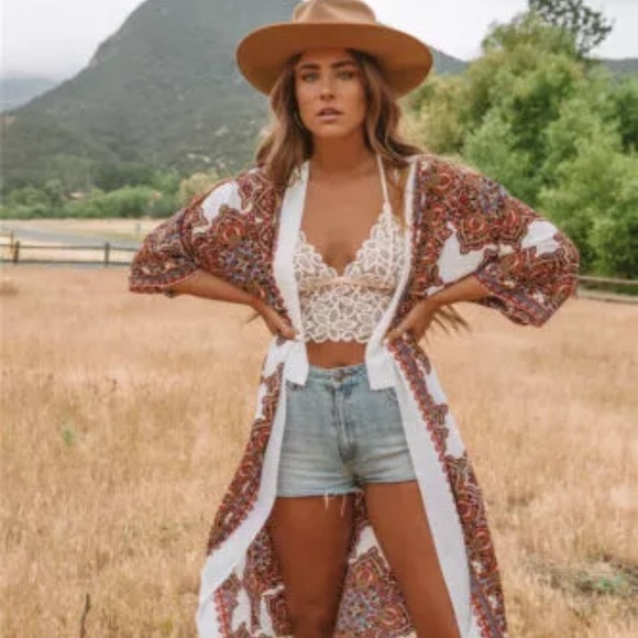 5⭐️Fave! Medallion Kimono - Picture 2 of 6